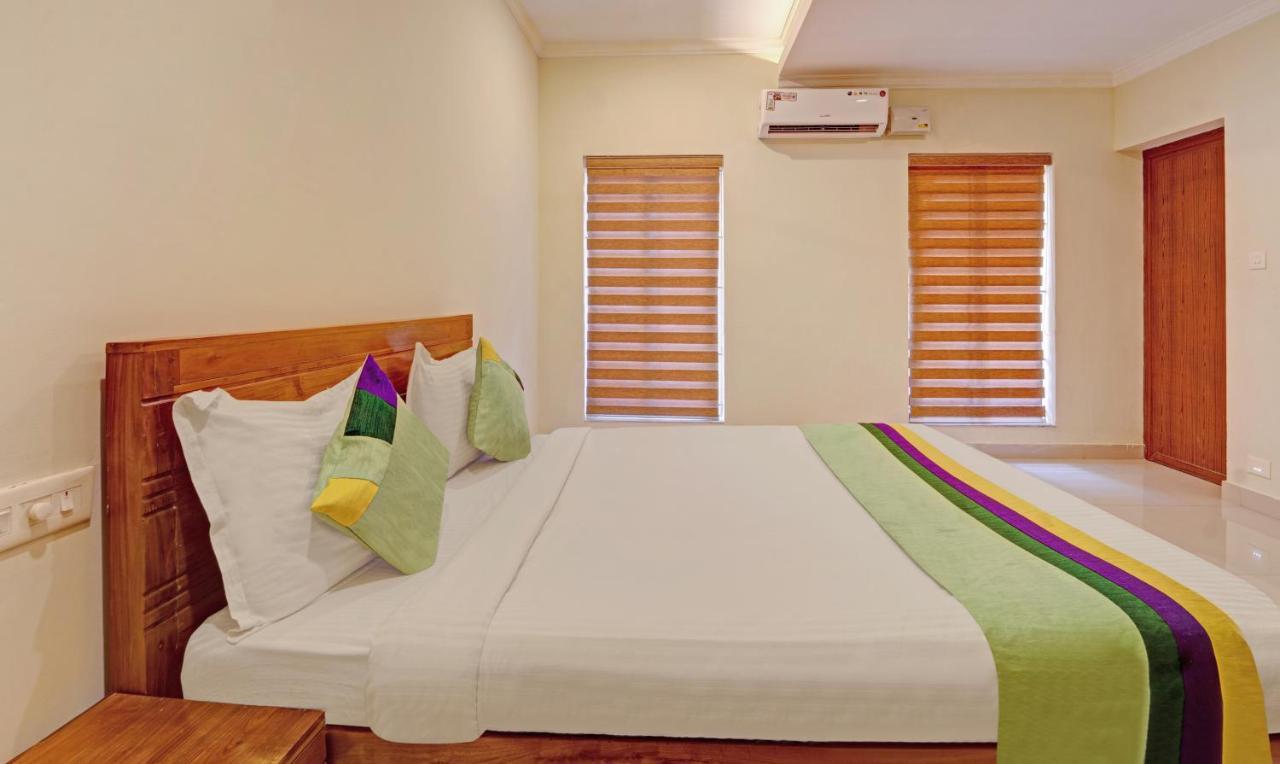 Sreepathi Nirmalyam Hotel Guruvayur Bagian luar foto