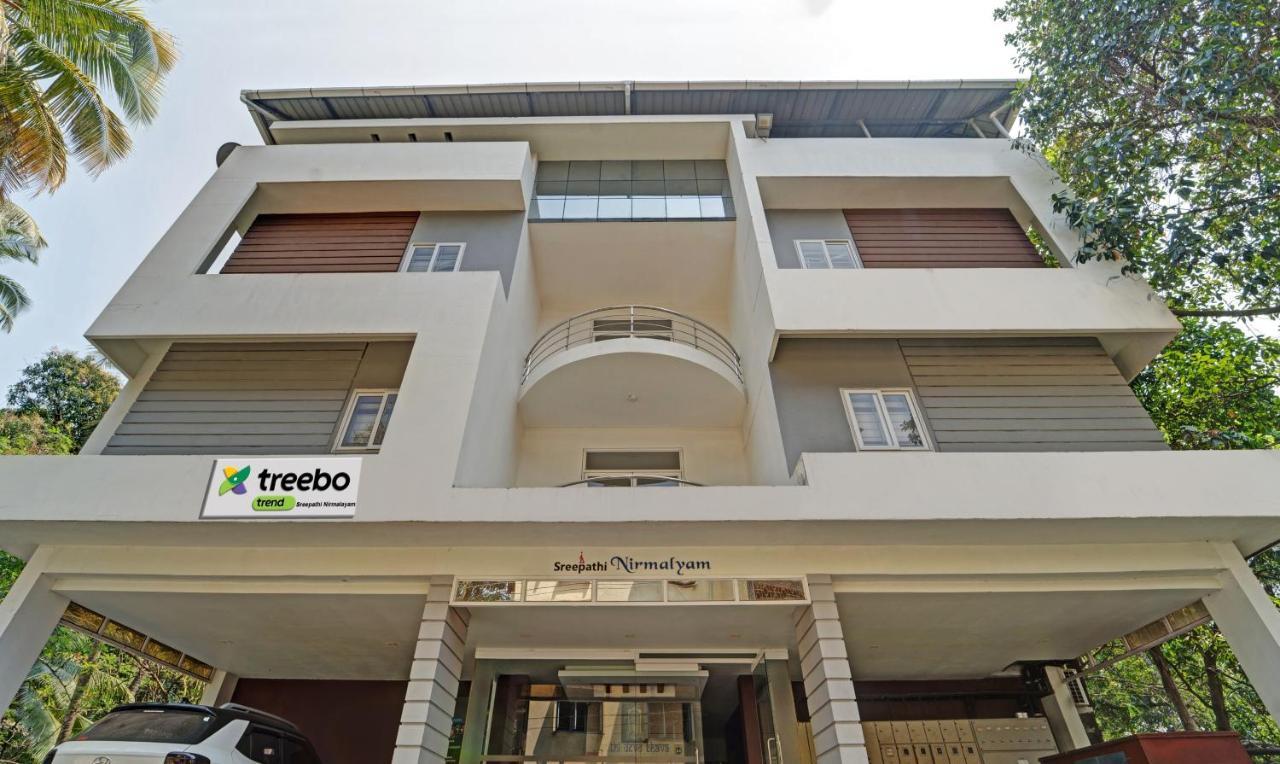 Sreepathi Nirmalyam Hotel Guruvayur Bagian luar foto
